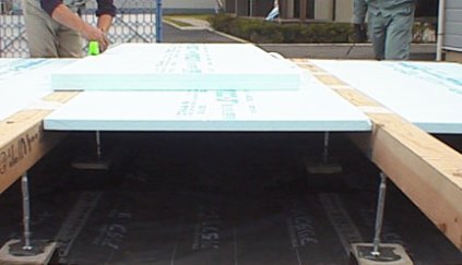 ネダレス工法用 床断熱材「ネダレスパタパタ」施工写真