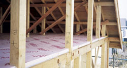 フェノールフォーム素材高断熱ボード住宅用外断熱建材「ネオマフォーム」外張り断熱工法桁上施工例