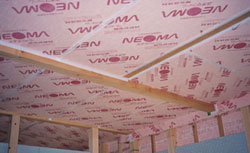 フェノールフォーム素材高断熱ボード住宅用外断熱建材「ネオマフォーム」充てん断熱工法桁間施工例