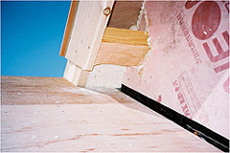 ネオマフォーム外張り断熱施工&rarr;屋根・壁との取り合い１