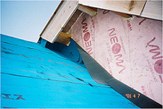 ネオマフォーム外張り断熱施工&rarr;屋根・壁との取り合い２