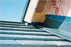 ネオマフォーム外張り断熱施工&rarr;屋根・壁との取り合い３