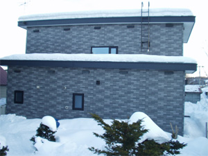 ネオマフォーム外張り工法と充てん断熱、内壁温度の違い＝充てん工法の家