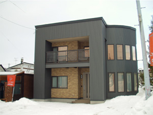 ネオマフォーム外張り工法と充てん断熱、内壁温度の違い＝外張り断熱工法の家