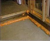 酒井商会 防蟻成分含有ウレタンフォームエアゾール式現場簡易発泡タイプ　1液型三井化学産資製「防蟻フォーム」の用途玄関周囲