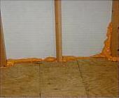 酒井商会 防蟻成分含有ウレタンフォームエアゾール式現場簡易発泡タイプ　1液型三井化学産資製「防蟻フォーム」の用途アンカーボルト室内部
